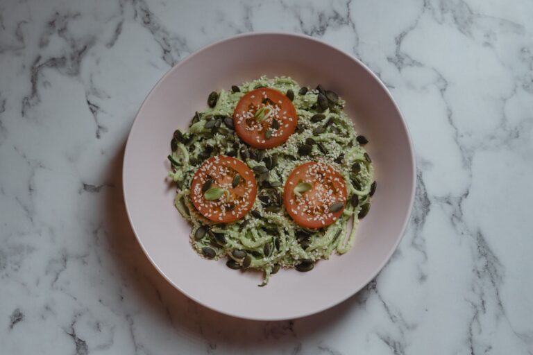Domowa pasta tahini: jak uprażyć i zmielić sezam, aby pasta nie była gorzka