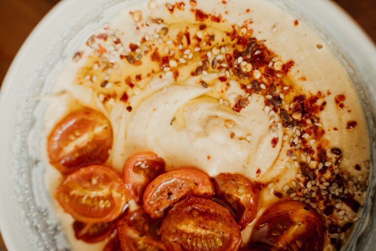 Domowa pasta tahini: jak uprażyć i zmielić sezam, aby pasta nie była gorzka